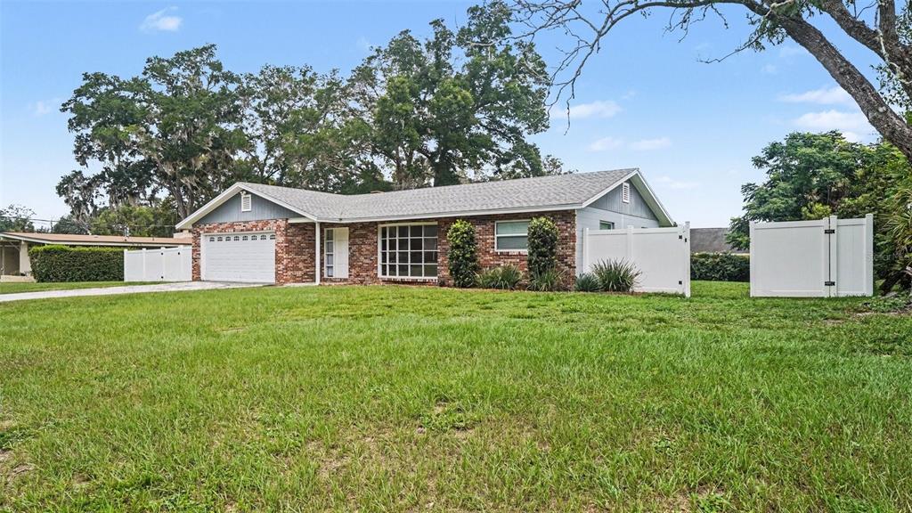 2135 Northeast 6th Place Ocala, FL 34470 - Photo 2 of 22