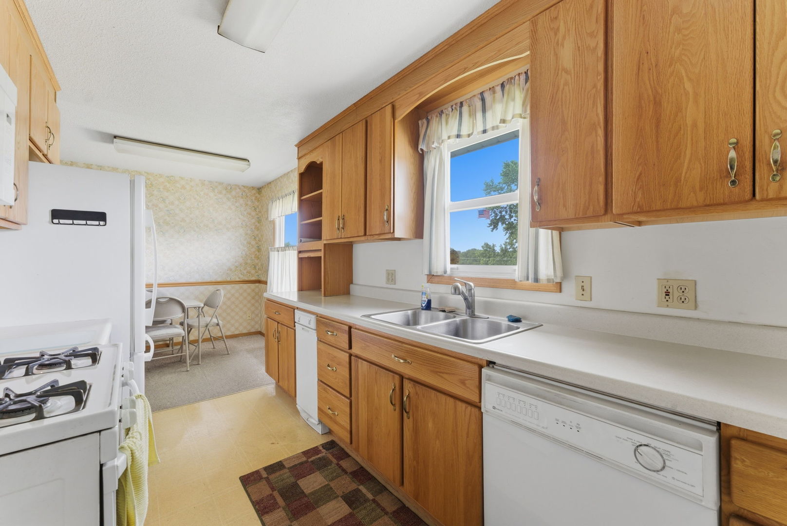 3108 Maplecrest Road Bettendorf, IA 52722 - Photo 8 of 26