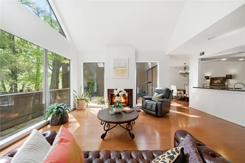 $315,000 | 160 Litchfield Lane, Houston, TX 77024