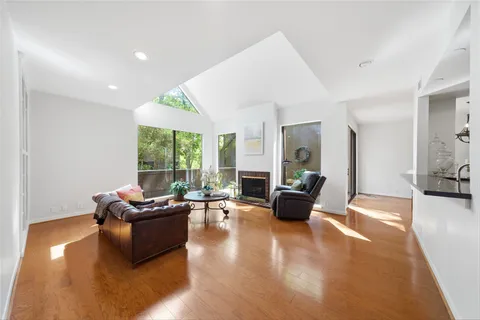 $315,000 | 160 Litchfield Lane, Houston, TX 77024