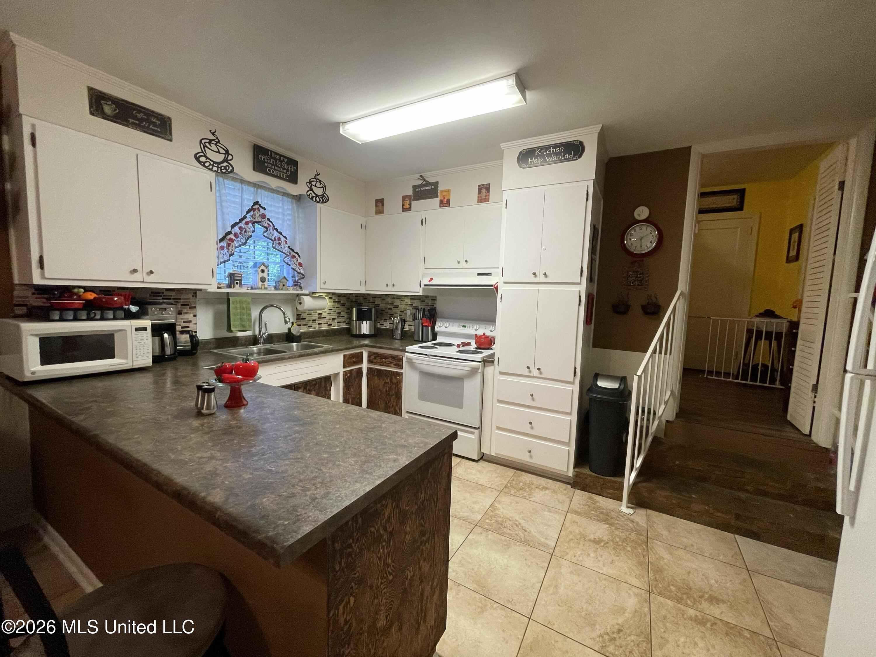 1172 West 20th Street Laurel, MS 39440 - Photo 10 of 36 kitchen 2