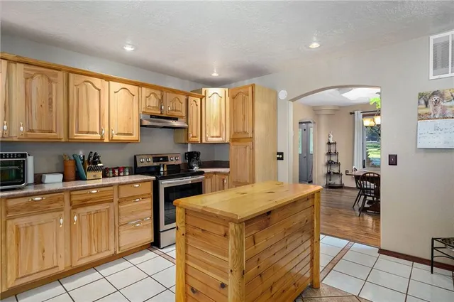 $699,999 | 2055 East 335th Road, Half Way, MO 65663