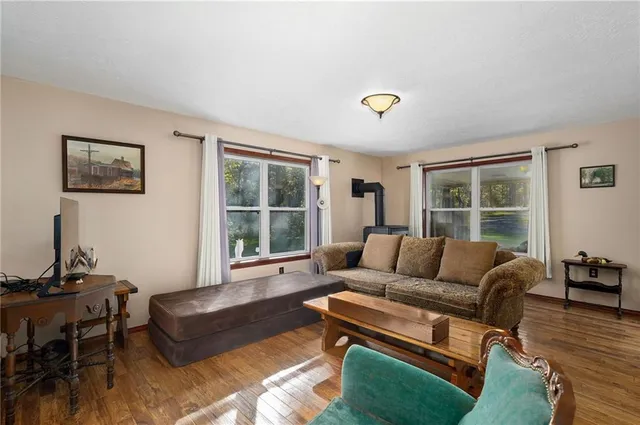 $699,999 | 2055 East 335th Road, Half Way, MO 65663