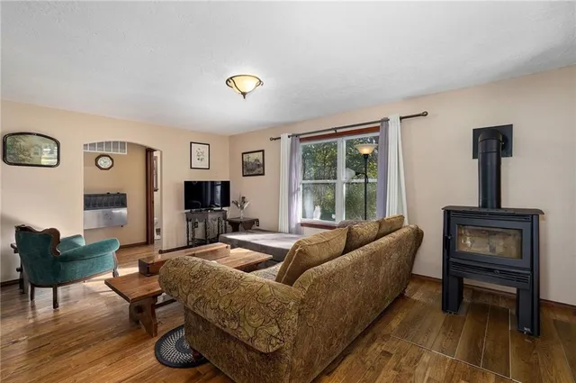 $699,999 | 2055 East 335th Road, Half Way, MO 65663