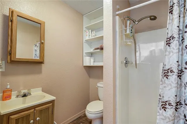 $699,999 | 2055 East 335th Road, Half Way, MO 65663