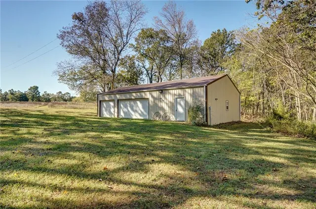$699,999 | 2055 East 335th Road, Half Way, MO 65663