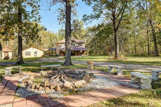 $699,999 | 2055 East 335th Road, Half Way, MO 65663