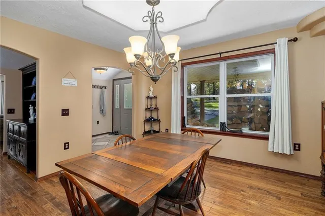 $699,999 | 2055 East 335th Road, Half Way, MO 65663