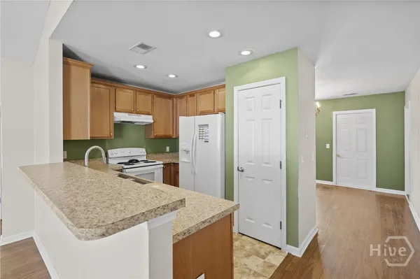 $1,900 | 29 Twin Oaks Place, Savannah, GA 31407