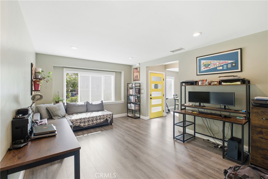 3403 Roxanne Avenue Long Beach, CA 90808 - Photo 3 of 22