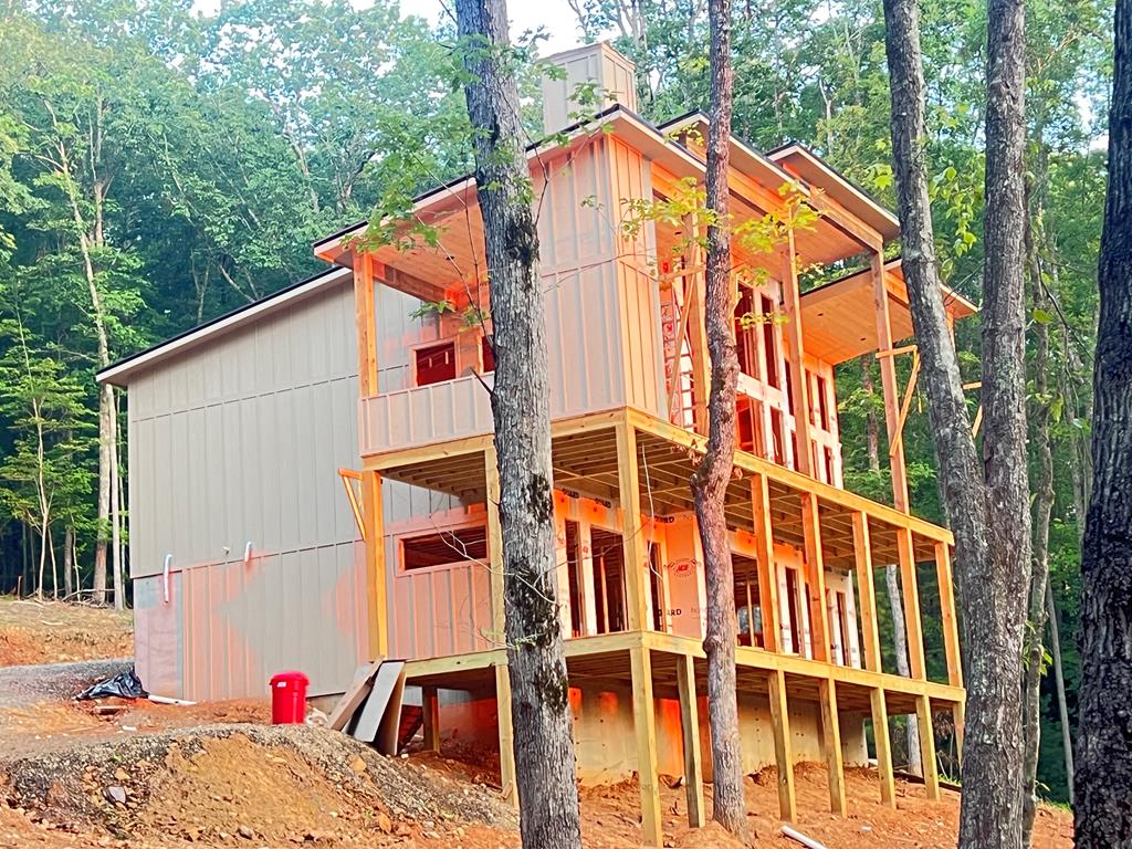a view of a house with a backyard