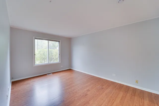 $2,000 | 365 Grissom Lane, Unit 365, Hoffman Estates, IL 60169