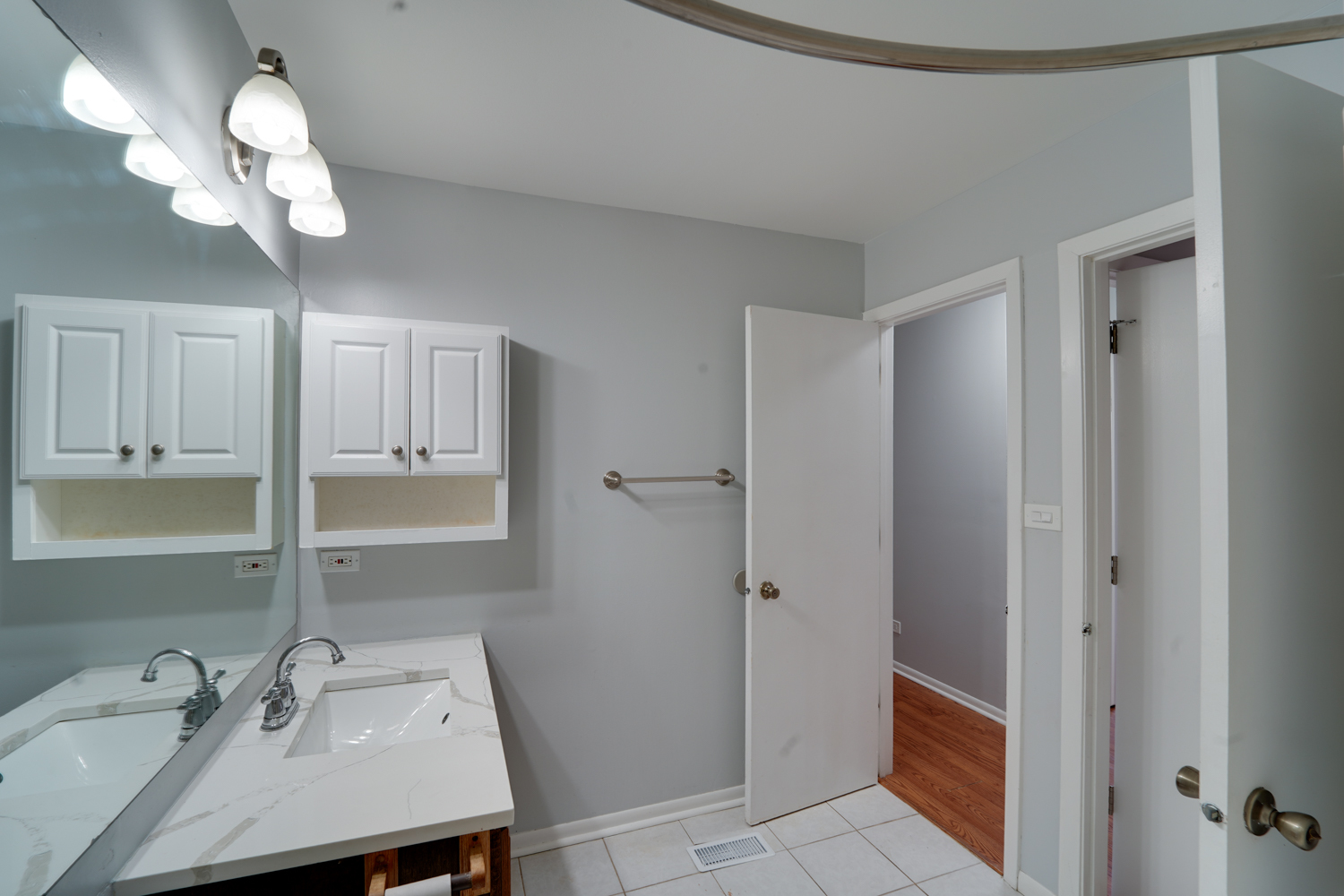 365 Grissom Lane, Unit 365 Hoffman Estates, IL 60169 - Photo 17 of 23