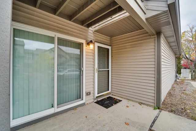 $2,000 | 365 Grissom Lane, Unit 365, Hoffman Estates, IL 60169