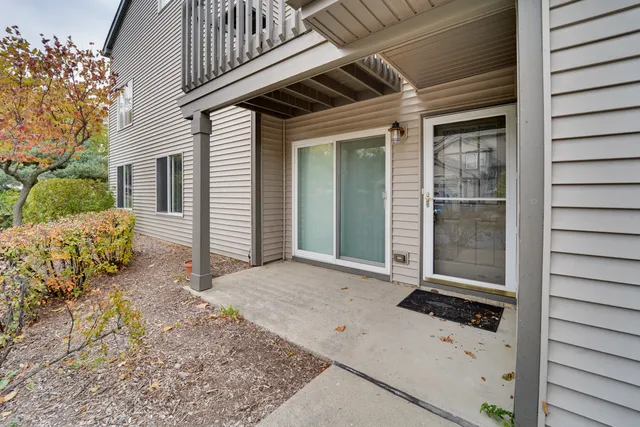 $2,000 | 365 Grissom Lane, Unit 365, Hoffman Estates, IL 60169