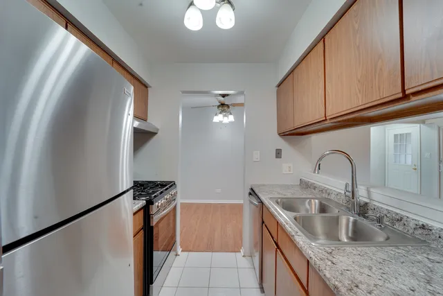 $2,000 | 365 Grissom Lane, Unit 365, Hoffman Estates, IL 60169