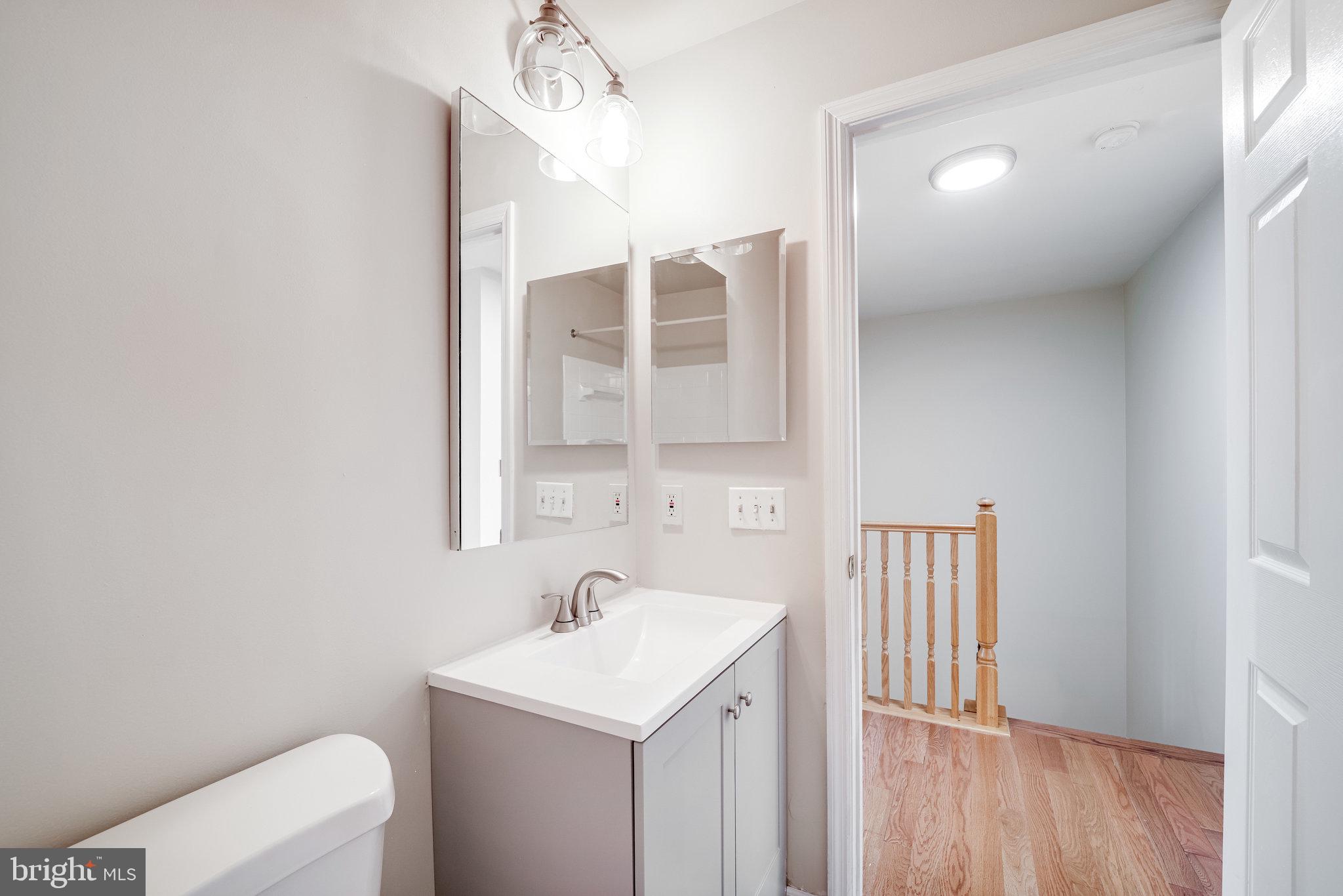 6007 Bingley Road Alexandria, VA 22315 - Photo 50 of 70 Modern vanity