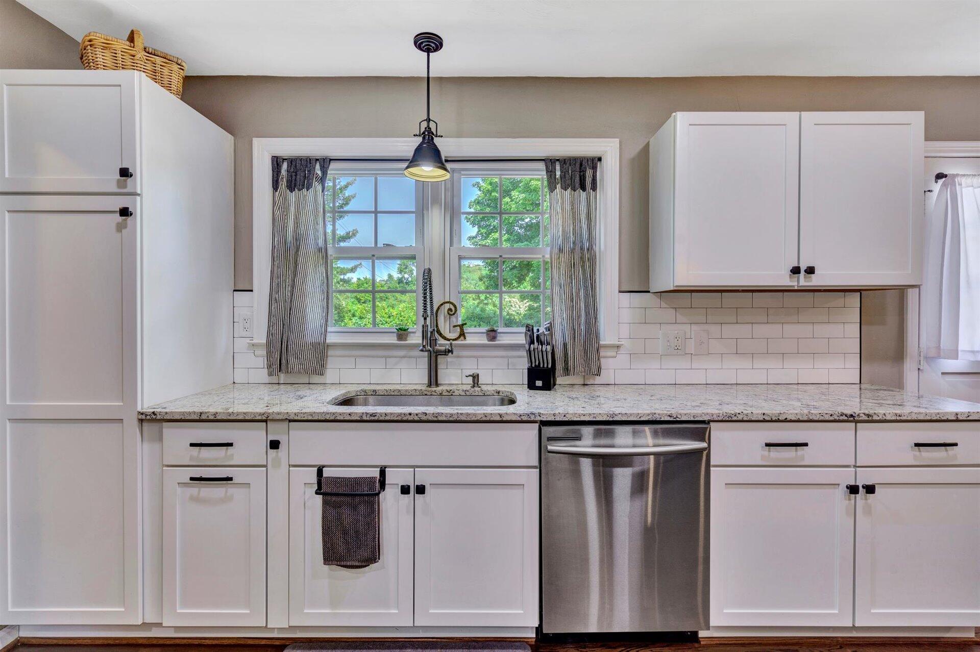 418 Highfield Road Salem, VA 24153 - Photo 10 of 43 Kitchen