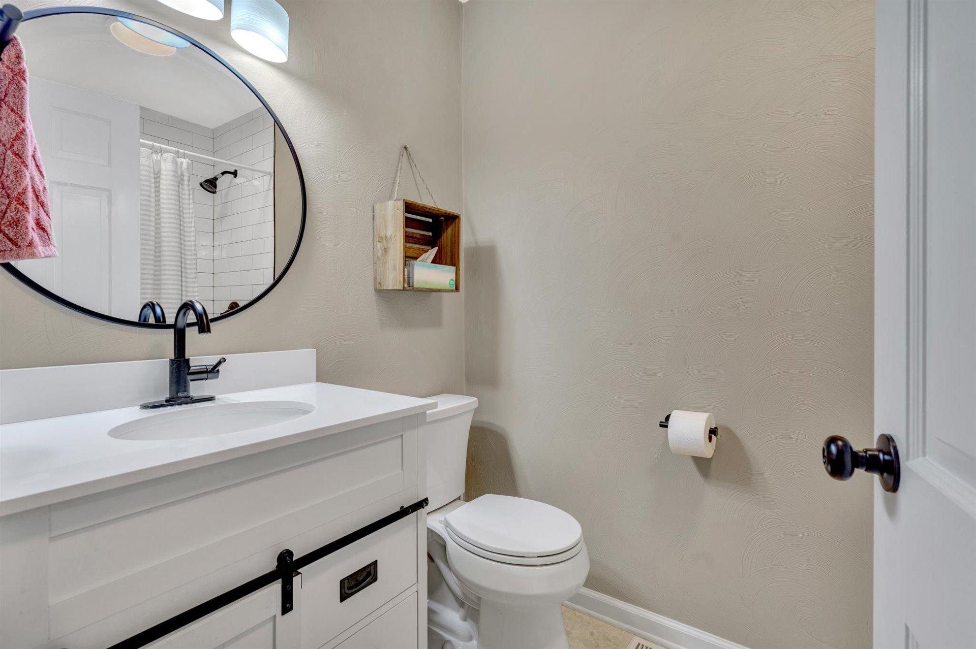 418 Highfield Road Salem, VA 24153 - Photo 22 of 43 Full Hall Bath