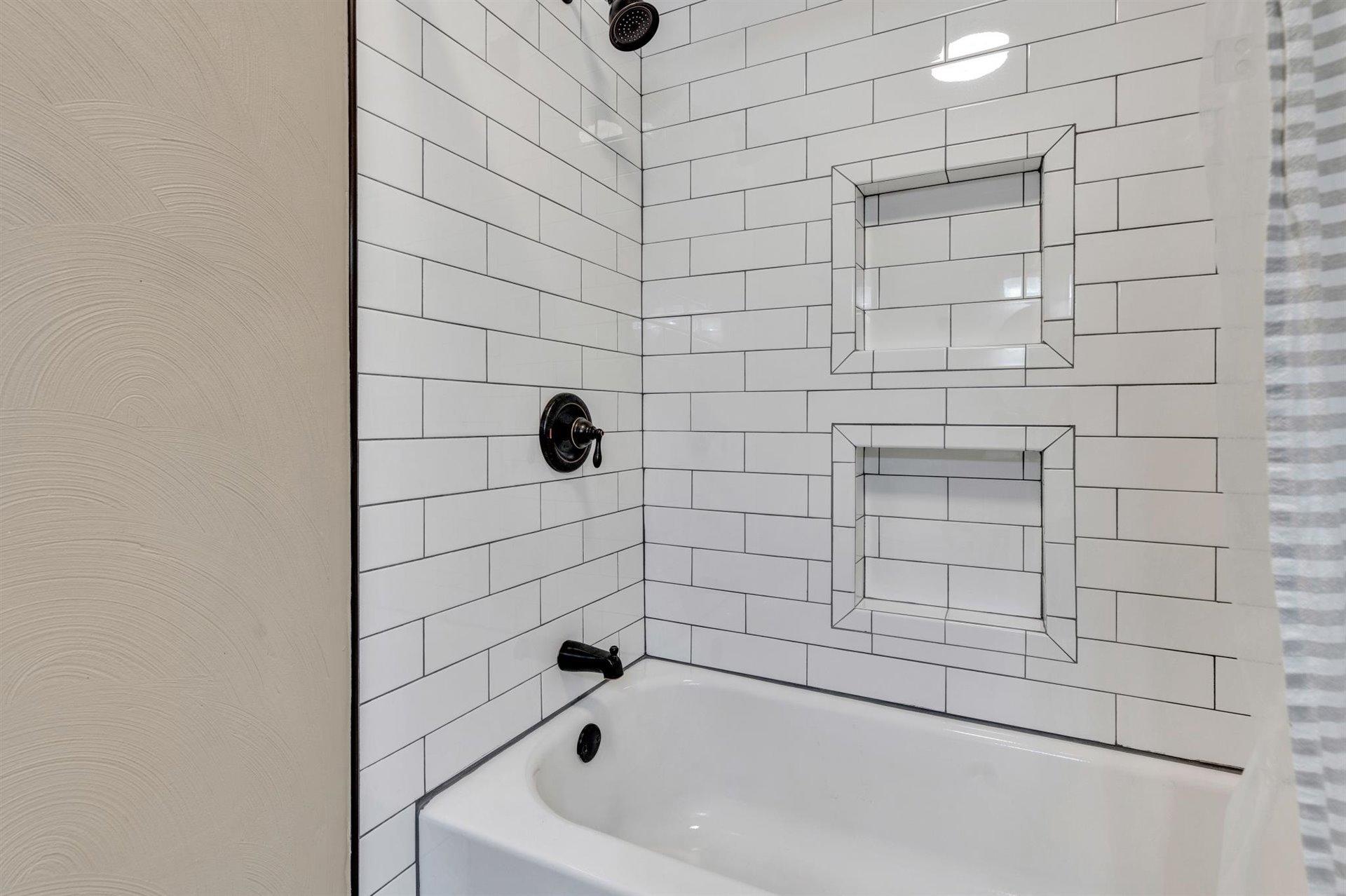 418 Highfield Road Salem, VA 24153 - Photo 23 of 43 Full Hall Bath
