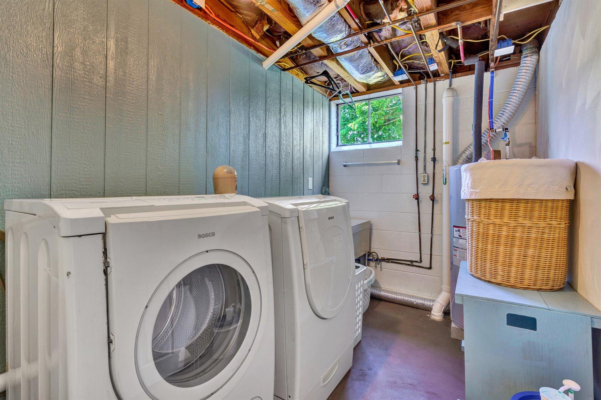 418 Highfield Road Salem, VA 24153 - Photo 31 of 43 Laundry