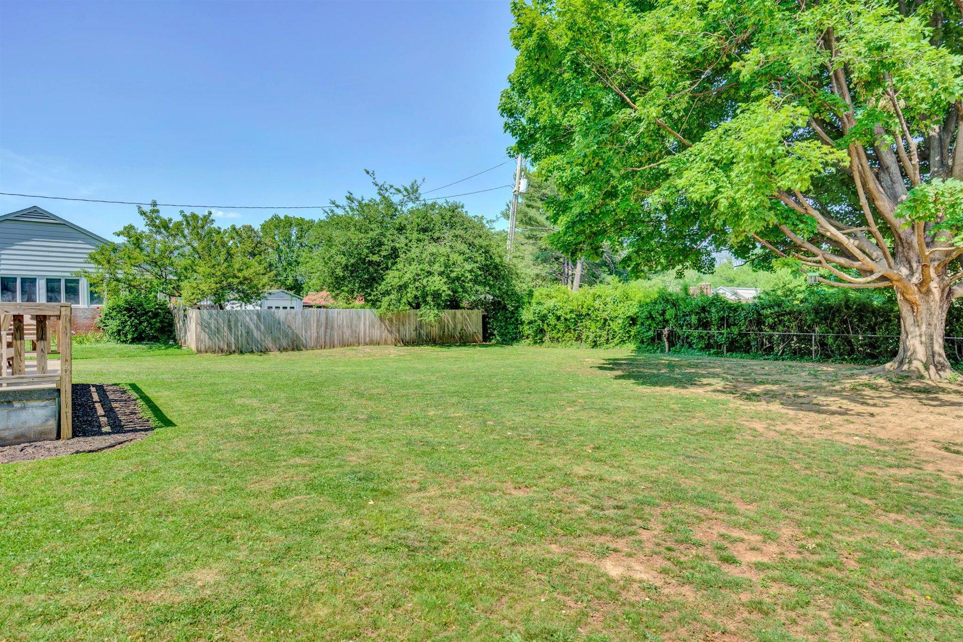 418 Highfield Road Salem, VA 24153 - Photo 39 of 43 Large Level Yard