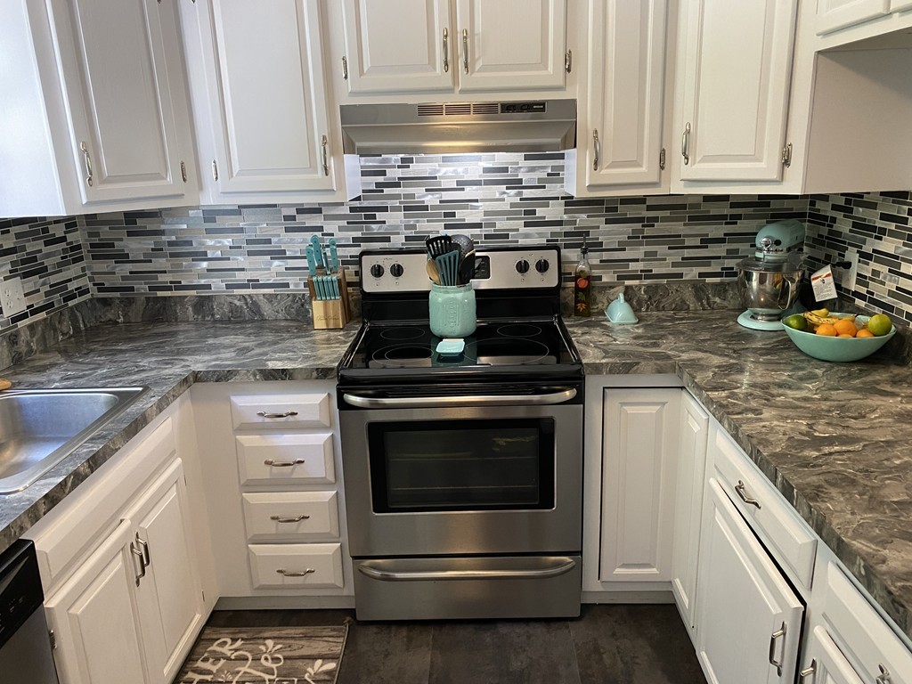 8 Tuck Farm Road, Unit 4 Auburn, MA 01501 - Photo 1 of 36 Gallery Image 1