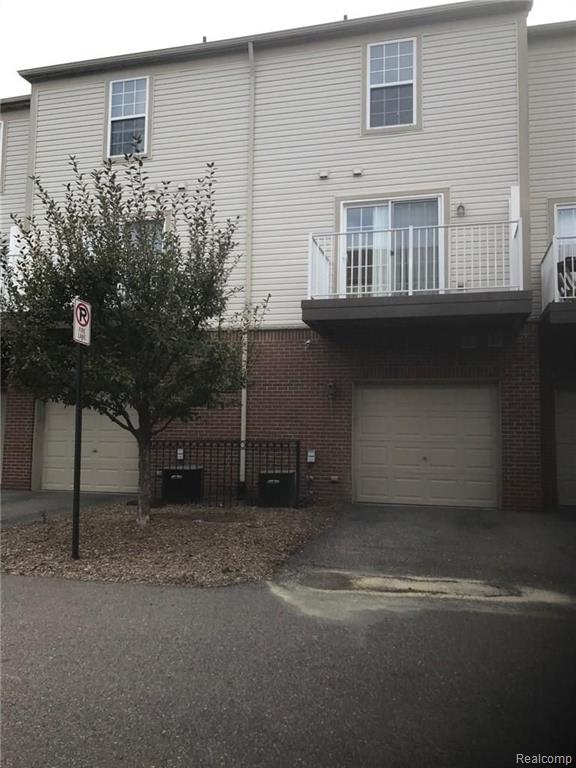 27978 Declaration Drive Novi, MI 48377 - Photo 2 of 15