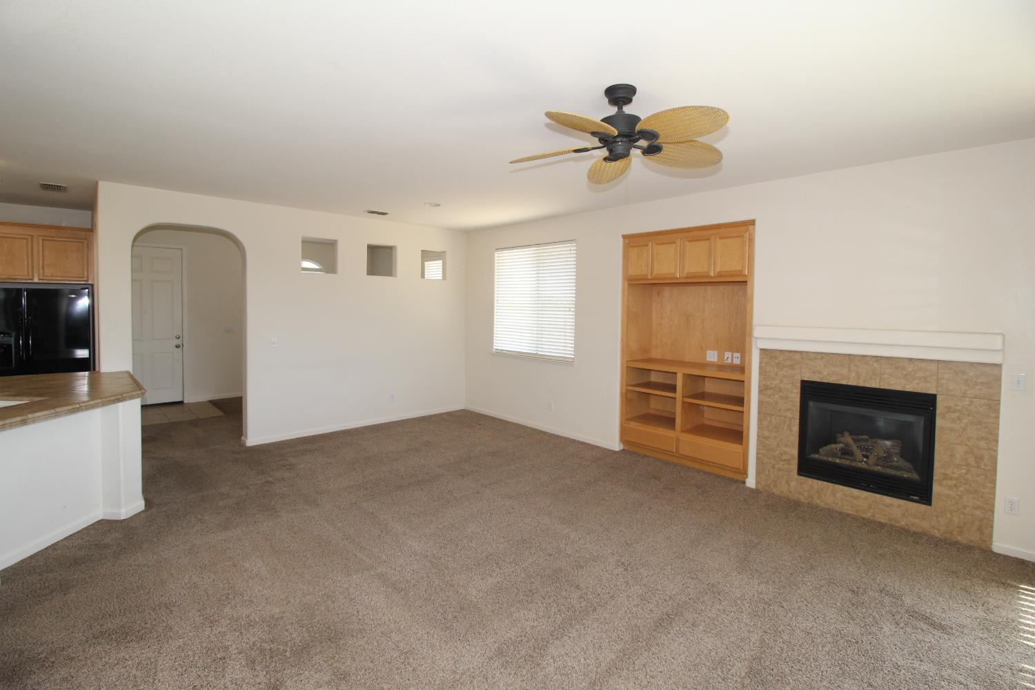 1014 Mango Avenue Madera, CA 93637 - Photo 8 of 19