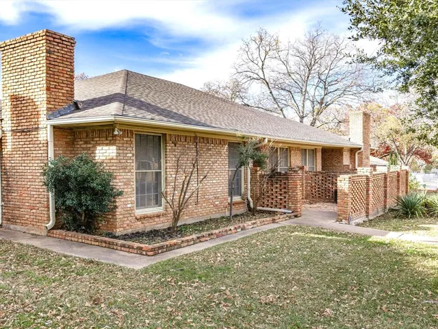 $499,900 | 3514 Shady Valley Drive, Pantego, TX 76013