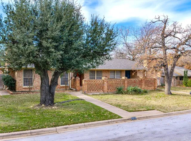 $499,900 | 3514 Shady Valley Drive, Pantego, TX 76013