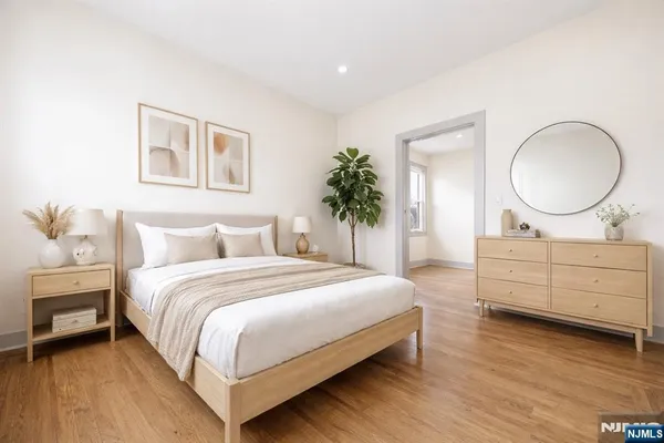 $2,300 | 265 North 17th Street, Unit 1L, Bloomfield, NJ 07003