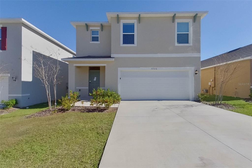 a front view of house with yard