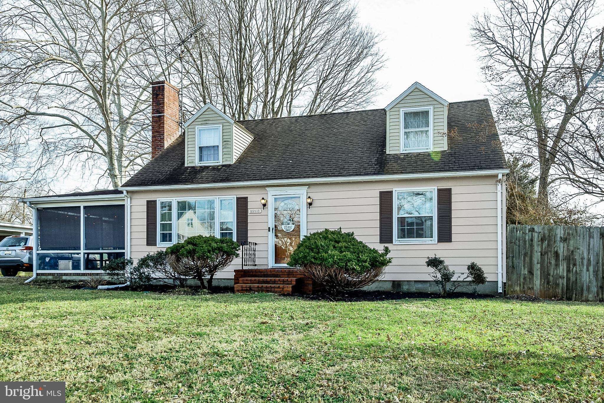 29510 Hawkes Hill Road Easton, MD 21601 - Photo 31 of 32 a front view of a house with garden
