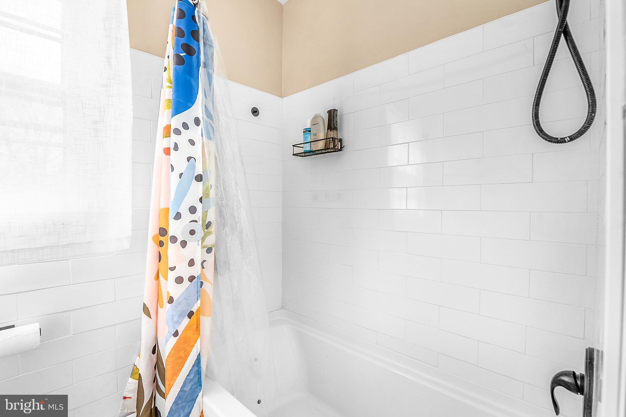 29510 Hawkes Hill Road Easton, MD 21601 - Photo 8 of 32 a bathroom with a shower curtain and a curtain