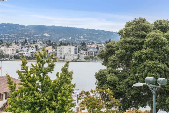 $599,000 | 1425 Lakeside Drive, Unit 303, Oakland, CA 94612