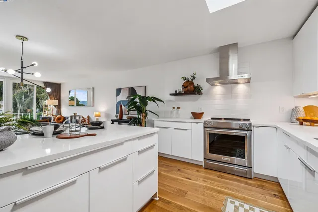 $599,000 | 1425 Lakeside Drive, Unit 303, Oakland, CA 94612