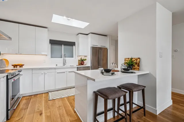 $599,000 | 1425 Lakeside Drive, Unit 303, Oakland, CA 94612