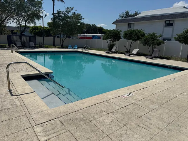 $2,150 | 6045 Northwest 186th Street, Unit 323, Hialeah, FL 33015
