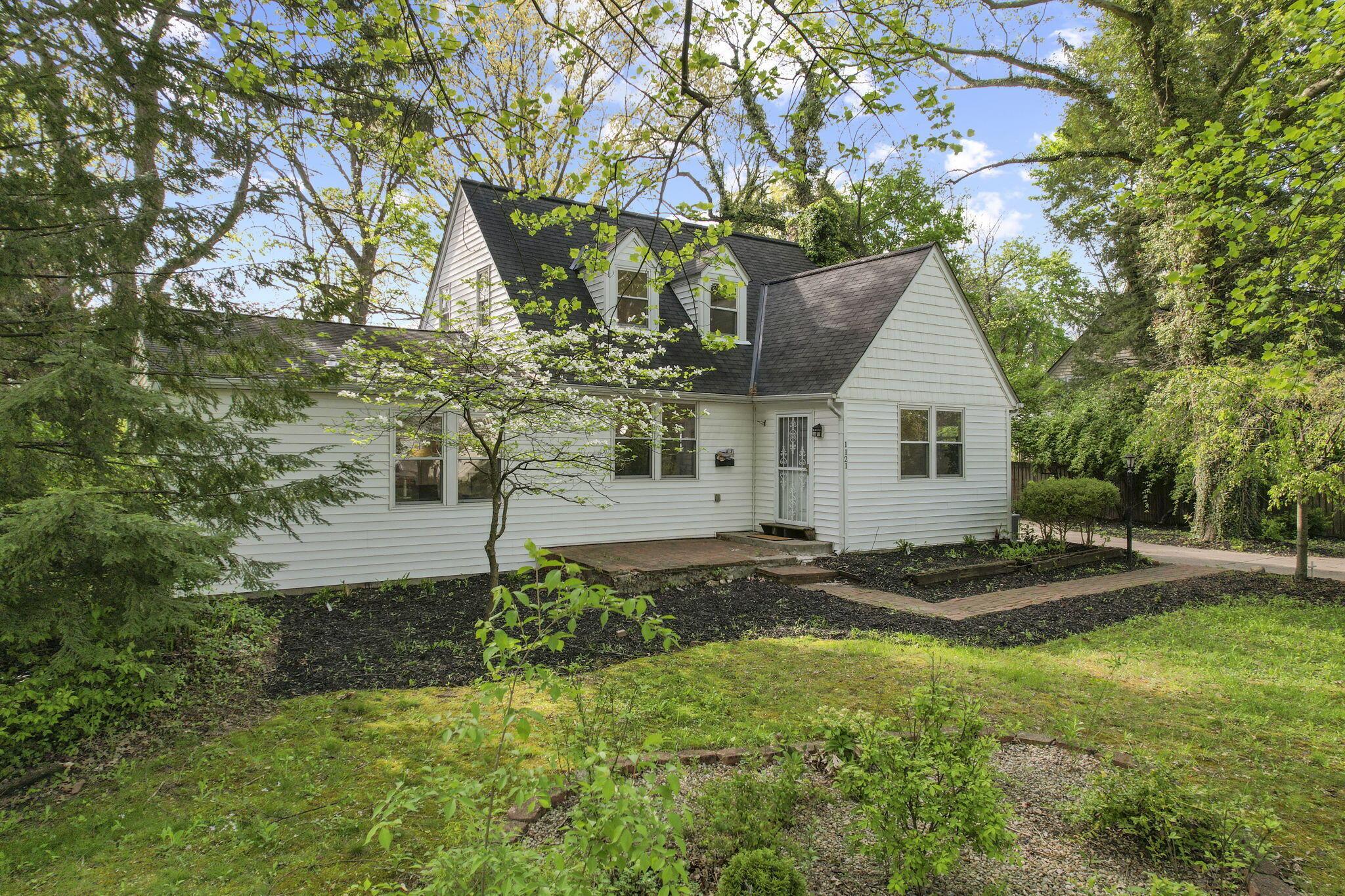 1121 Shady Lane Road Columbus, OH 43227 - Photo 2 of 55 7-web-or-mls-DJI_0414