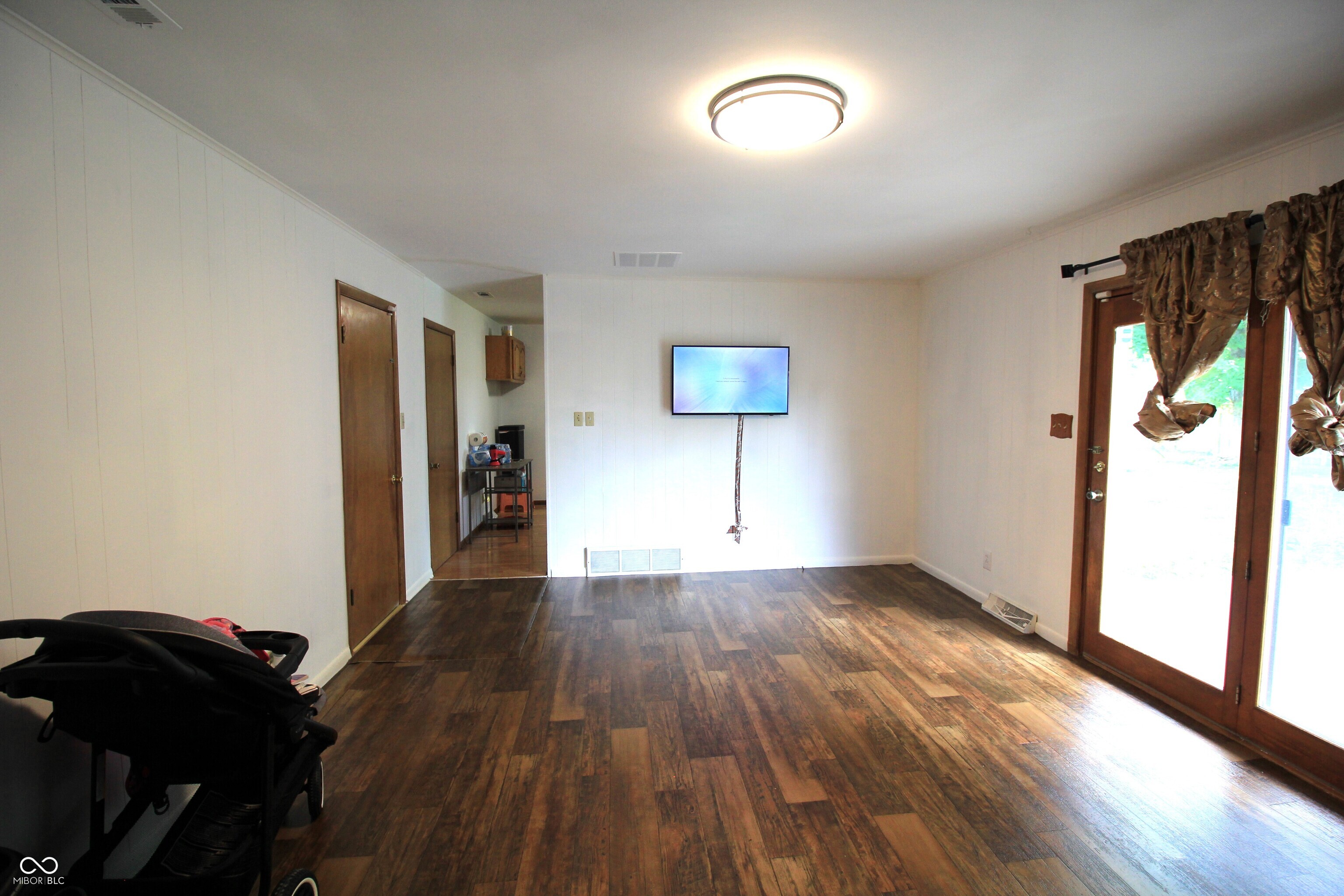 801 Reda Road Indianapolis, IN 46227 - Photo 3 of 40