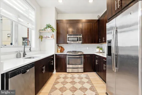 $800,000 | 800 Montrose Street, Unit A, Philadelphia, PA 19147