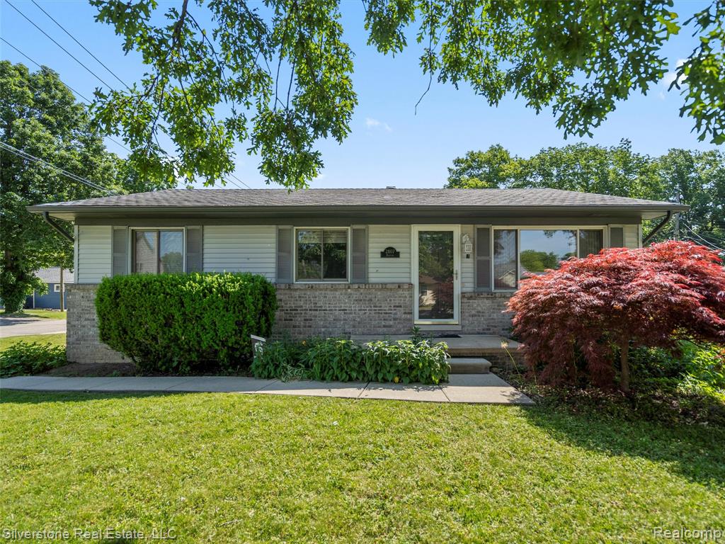 2807 Hartline Drive Rochester Hills, MI 48309 - Photo 2 of 35