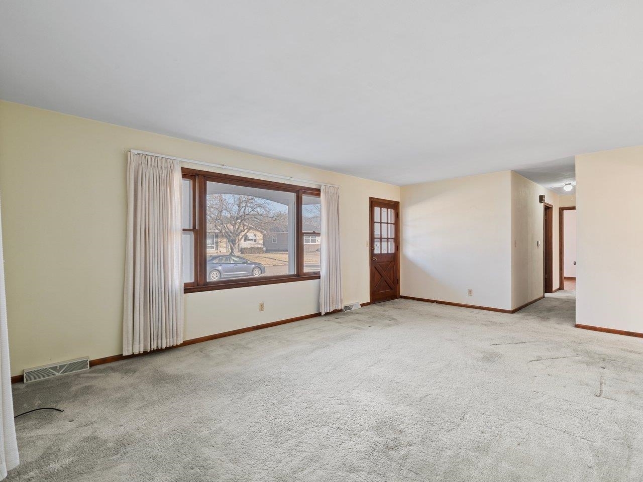 3602 14th Avenue Moline, IL 61265 - Photo 19 of 36 an empty room with window