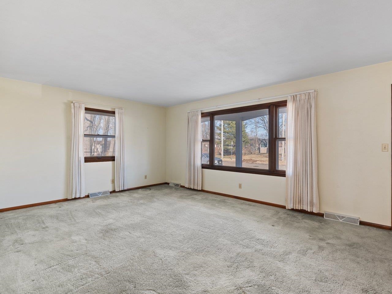 3602 14th Avenue Moline, IL 61265 - Photo 21 of 36 an empty room with windows