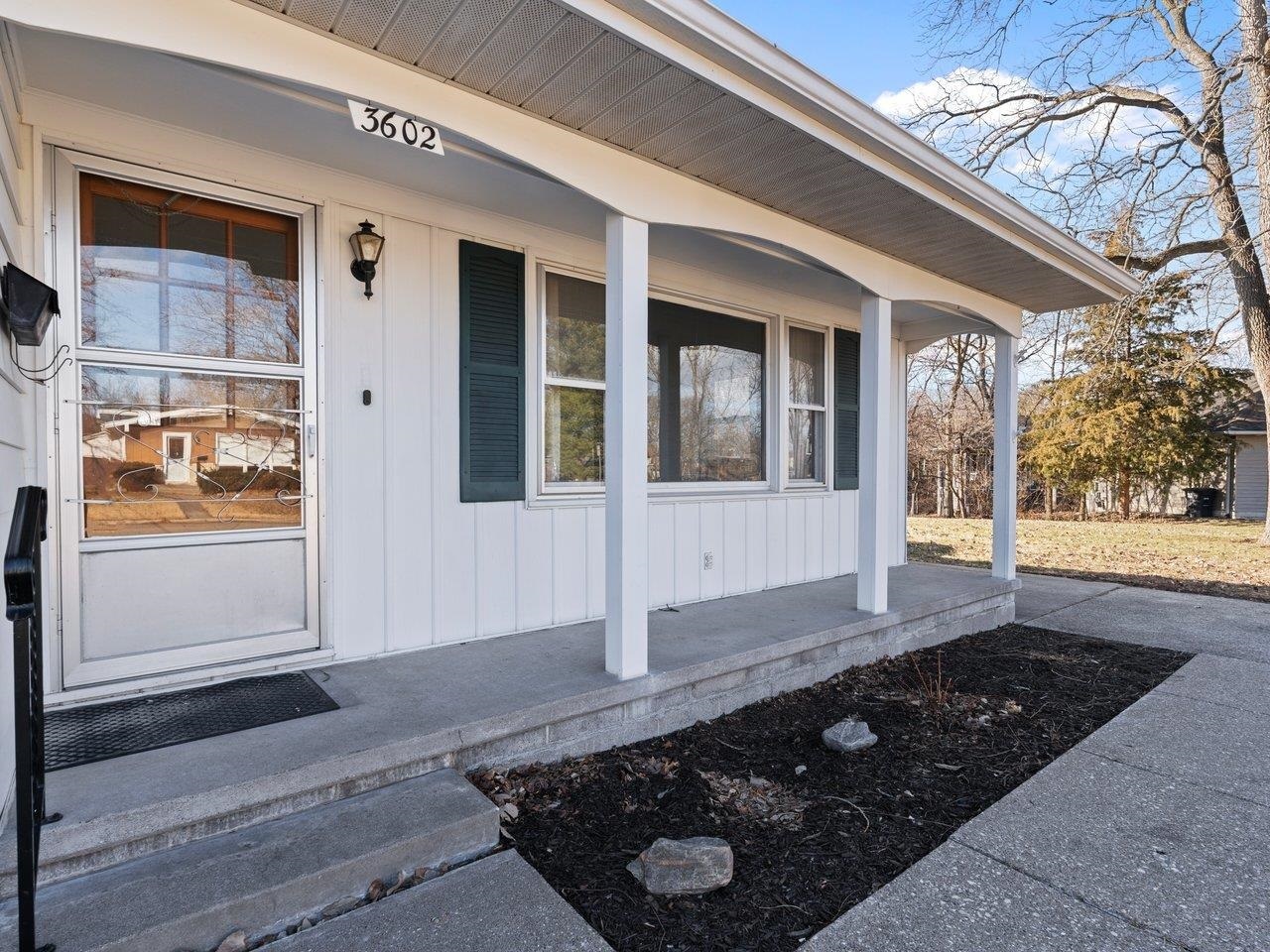 3602 14th Avenue Moline, IL 61265 - Photo 4 of 36 a view of a entryway of the house