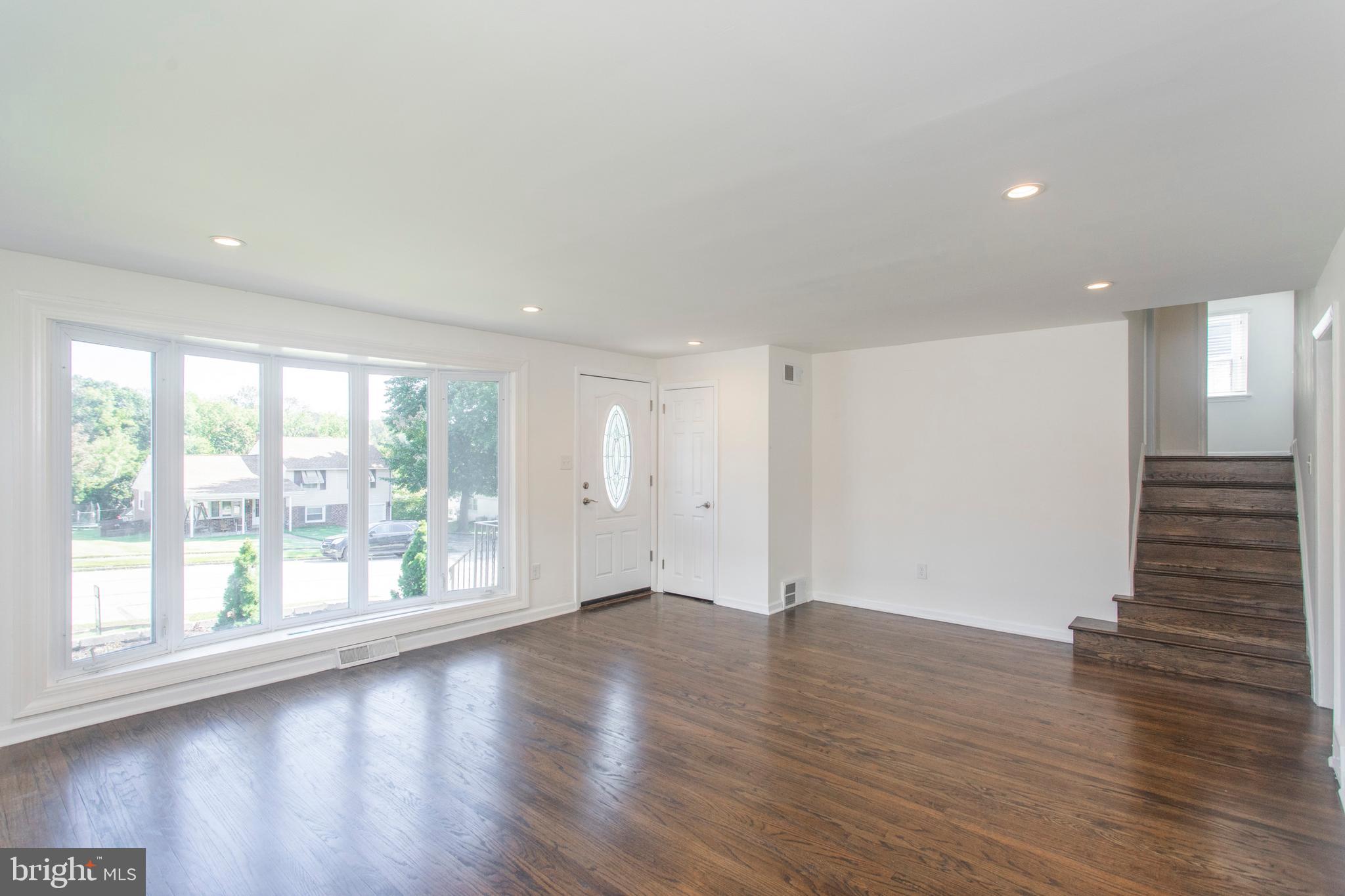 330 Gleaves Road Springfield, PA 19064 - Photo 4 of 40 Living Room