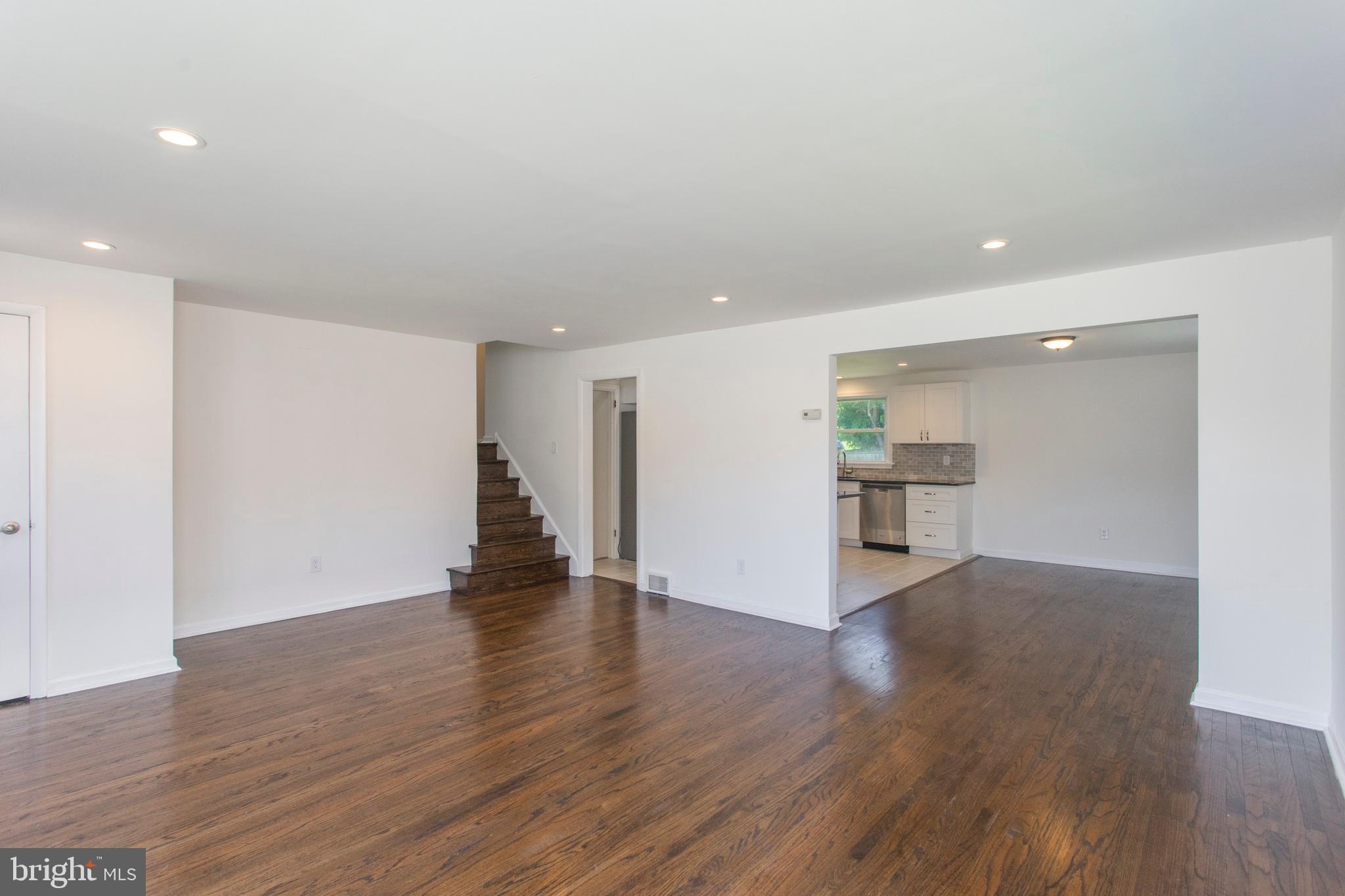 330 Gleaves Road Springfield, PA 19064 - Photo 5 of 40 Living Room