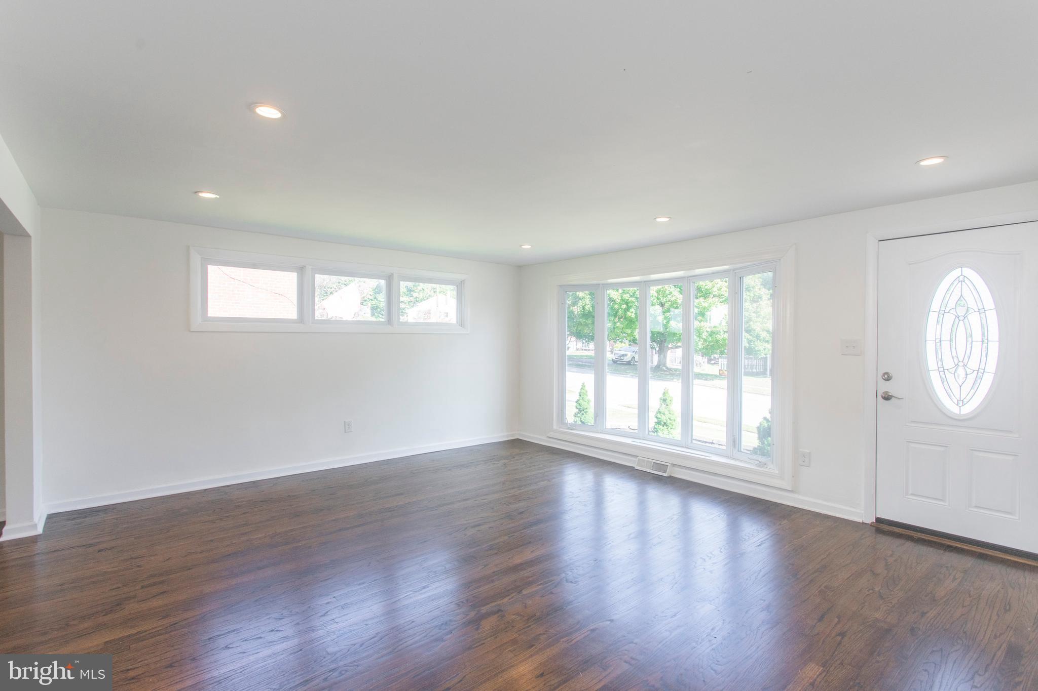 330 Gleaves Road Springfield, PA 19064 - Photo 6 of 40 Living Room
