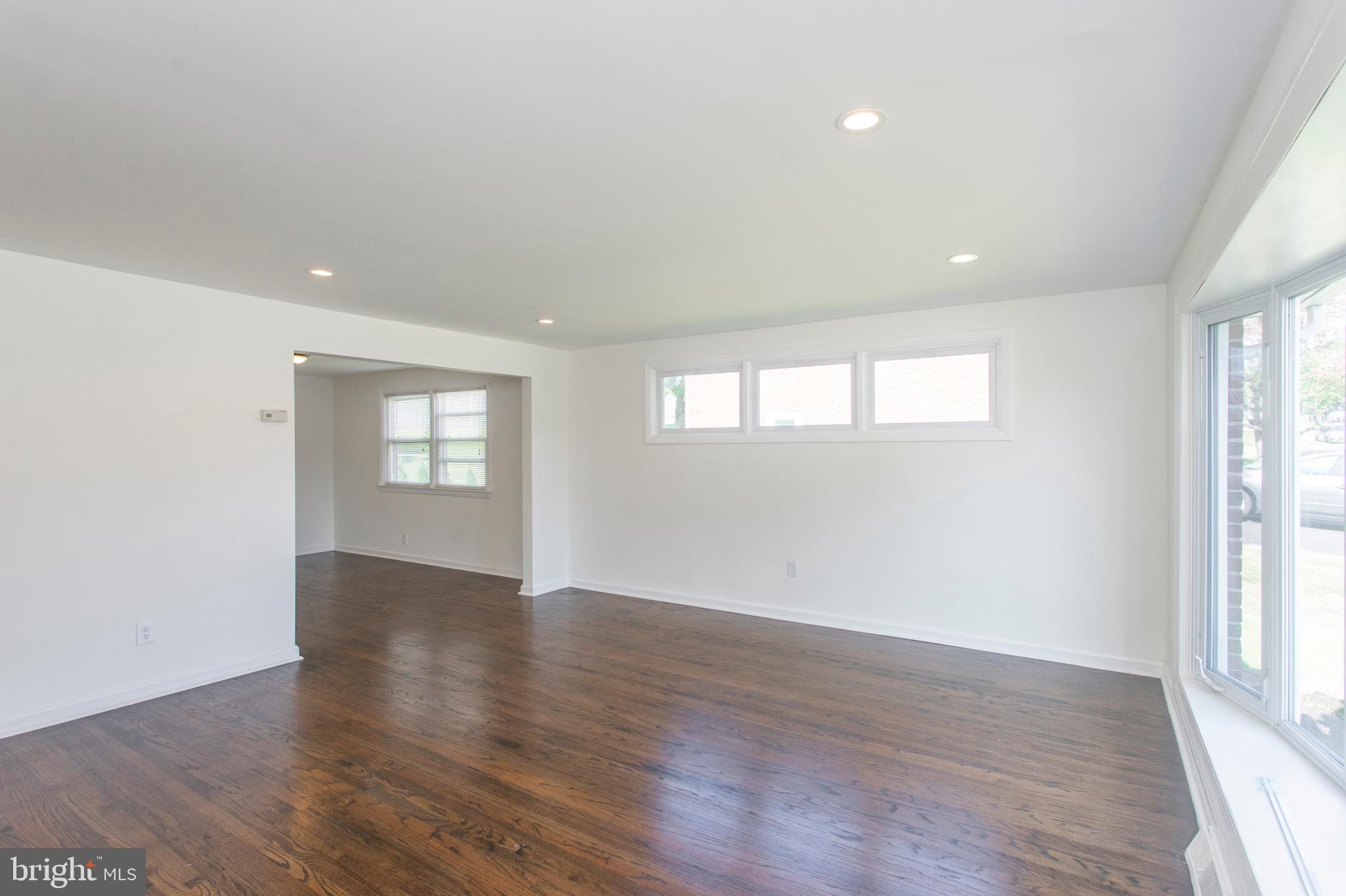 330 Gleaves Road Springfield, PA 19064 - Photo 7 of 40 Living Room